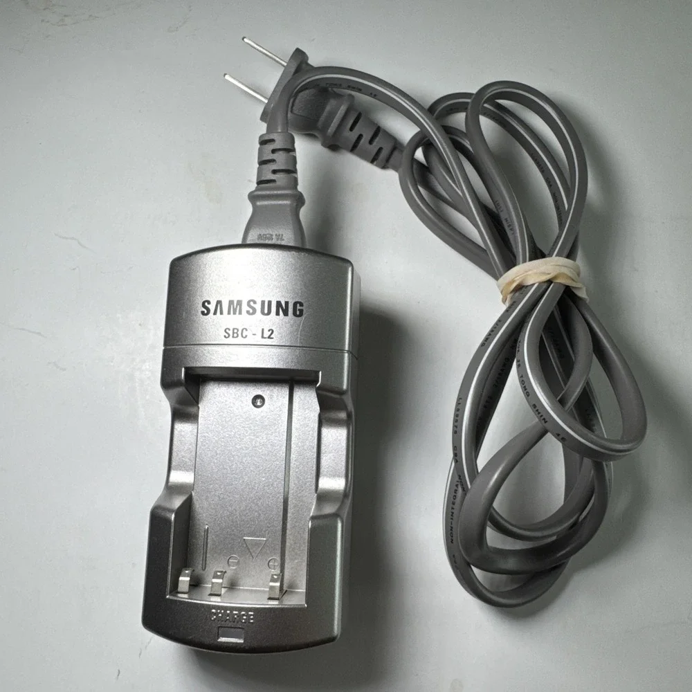 Samsung 4.2V Battery Charger Model SBC-L2